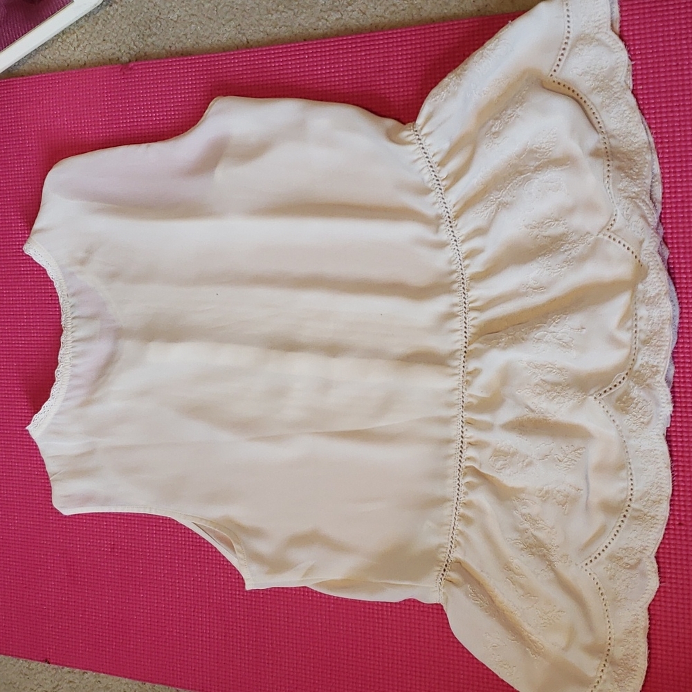 Sleeveless Ruffle Blouse - Picture 5 of 5